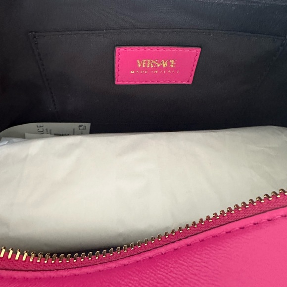 New Versace La Medusa Medium Icon Quilted Crossbody Camera Bag - Picture 5 of 5